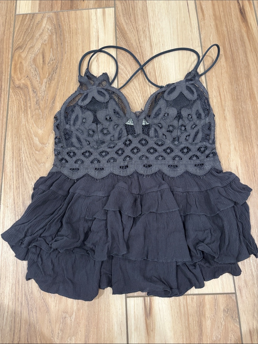 Lace-Detail Ruffle Cami Top - Black